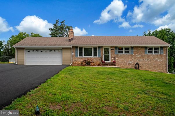 Attached, Exterior, Facade, Brick Facade, Ranch