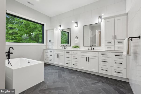 Bathroom, Dual Sink Vanities, Free Standing Baths, Interior, Recessed Lighting