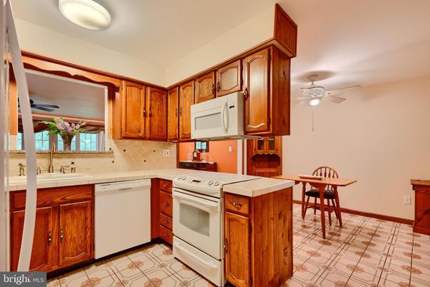 Dining room, Interior, Kitchen, Tile Countertops