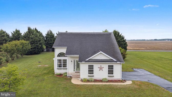 Backyard, Exterior, Facade, Cape Cod