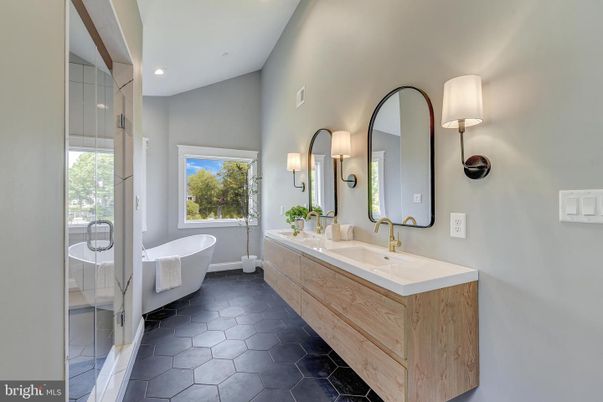 Bathroom, Dual Sink Vanities, Free Standing Baths, Interior, Recessed Lighting
