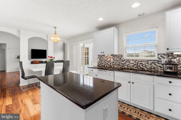 Dining room, Interior, Kitchen, Pendant Lights, Recessed Lighting, Wood Texture Flooring