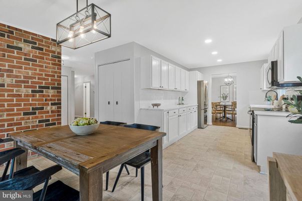 Dining room, Interior, Kitchen, Pendant Lights, Recessed Lighting, Stone Walls
