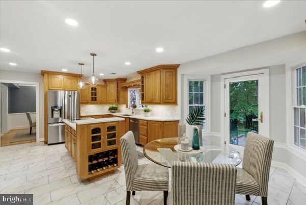 Dining room, Interior, Kitchen, Marble, Pendant Lights, Recessed Lighting, Stainless Steel Appliances