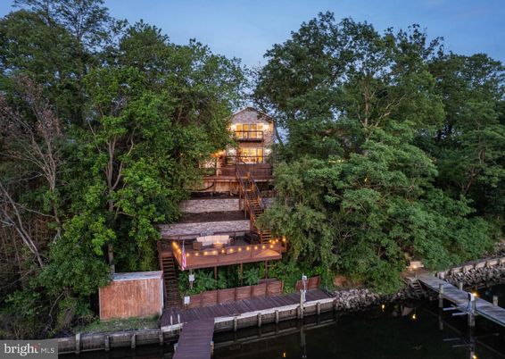 Exterior, Lake