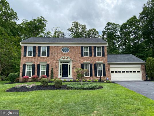 Attached, Exterior, Facade, Brick Facade, Georgian