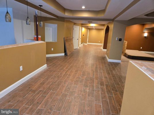 Interior, Pendant Lights, Recessed Lighting, Wood Texture Flooring