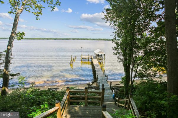 Exterior, Lake