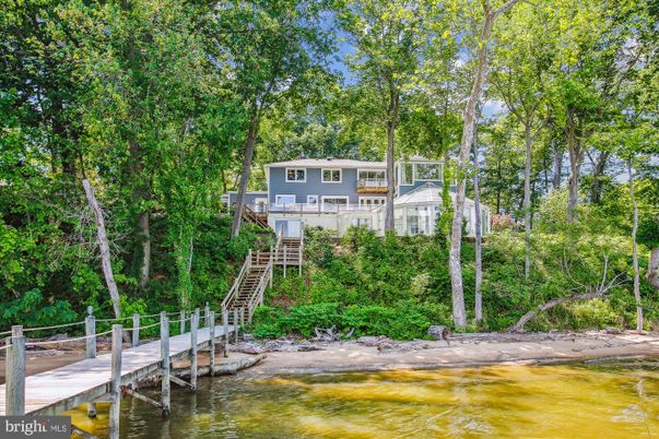 Exterior, Lake