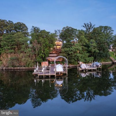 Exterior, Lake