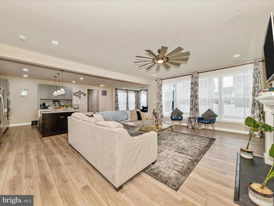 Interior, Kitchen, Living room, Pendant Lights, Recessed Lighting, Wood Texture Flooring