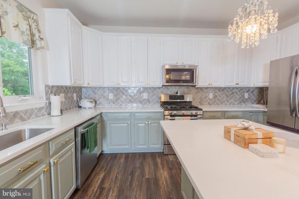 Chandelier, Interior, Kitchen, Stainless Steel Appliances, Wood Texture Flooring