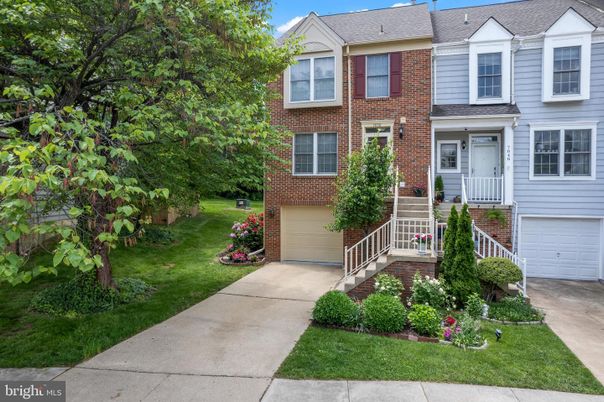 Attached, Exterior, Facade, Brick Facade, Rowhouse