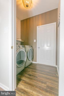 Interior, Washer, Wood Texture Flooring