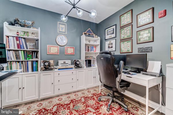 Home Office, Interior