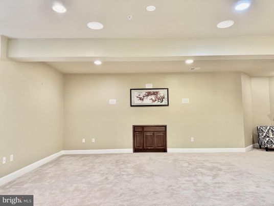 Empty room, Interior, Recessed Lighting