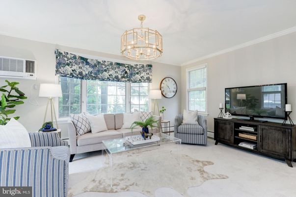 Chandelier, Interior, Living room