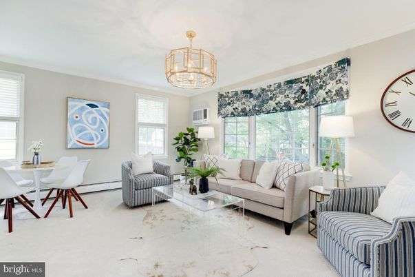Chandelier, Dining room, Interior, Living room