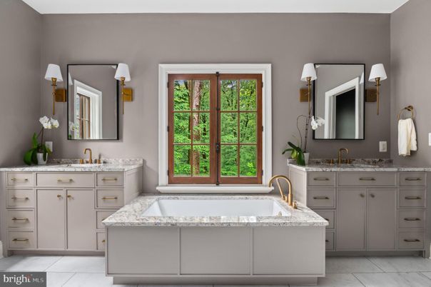 Bathroom, Dual Sink Vanities, Interior