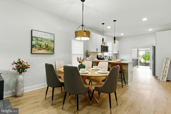 Dining room, Interior, Kitchen, Pendant Lights, Recessed Lighting, Wood Texture Flooring