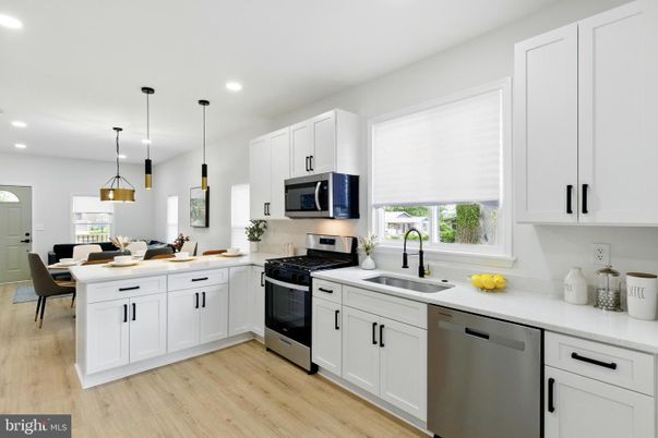 Dining room, Interior, Kitchen, Pendant Lights, Recessed Lighting, Stainless Steel Appliances, Wood Texture Flooring
