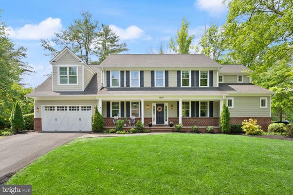 Attached, Exterior, Facade, Farmhouse