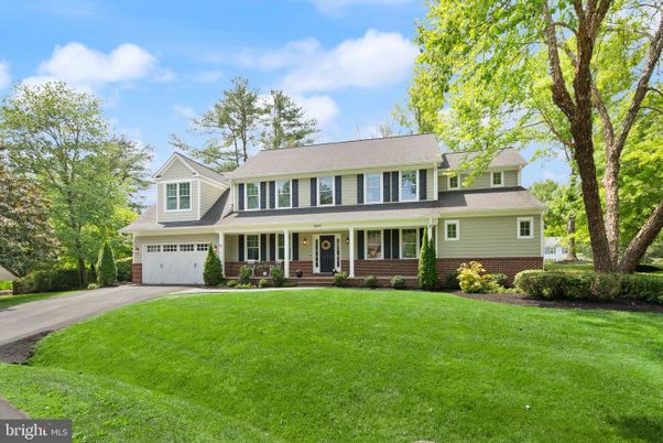 Attached, Exterior, Facade, Farmhouse