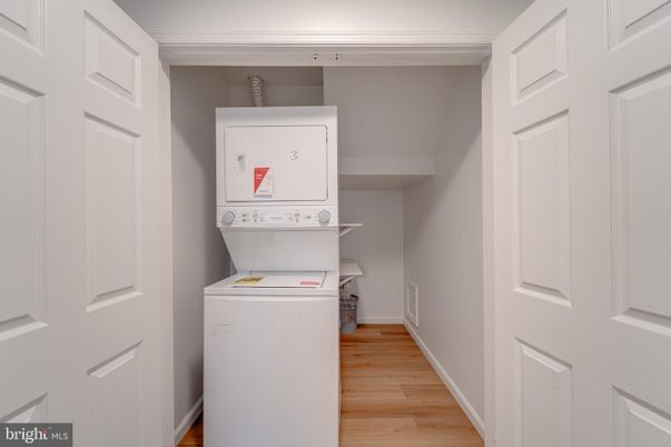 Interior, Utility Closets, Washer, Wood Texture Flooring