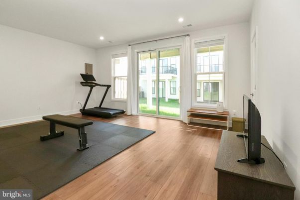 Fitness Equipment, Interior, Recessed Lighting, Wood Texture Flooring