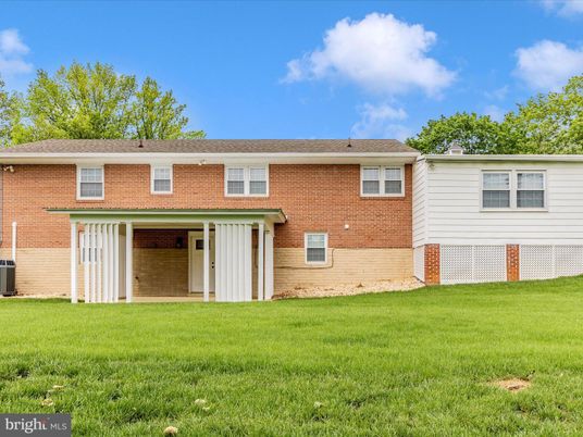 Exterior, Facade, Brick Facade, Raised Ranch