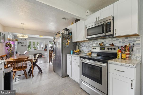 Dining room, Interior, Kitchen, Pendant Lights, Stainless Steel Appliances, Wood Texture Flooring
