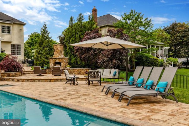 Exterior, Fireplace, Pool