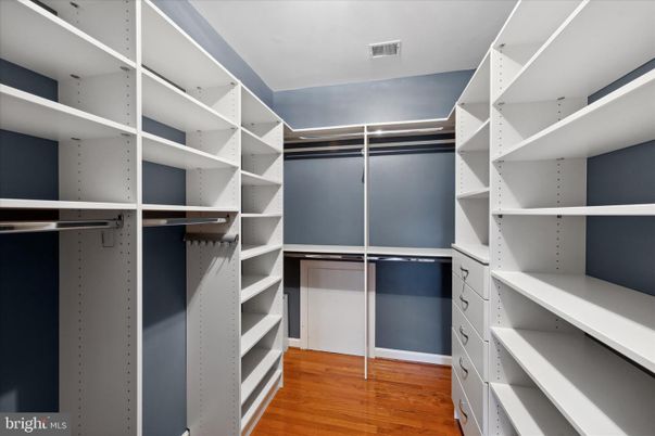 Interior, Walk-in Closets, Wood Texture Flooring