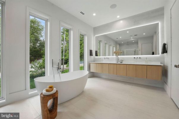 Bathroom, Dual Sink Vanities, Free Standing Baths, Interior, Recessed Lighting