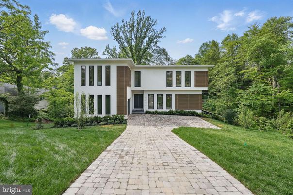 Backyard, Exterior, Facade, Modern