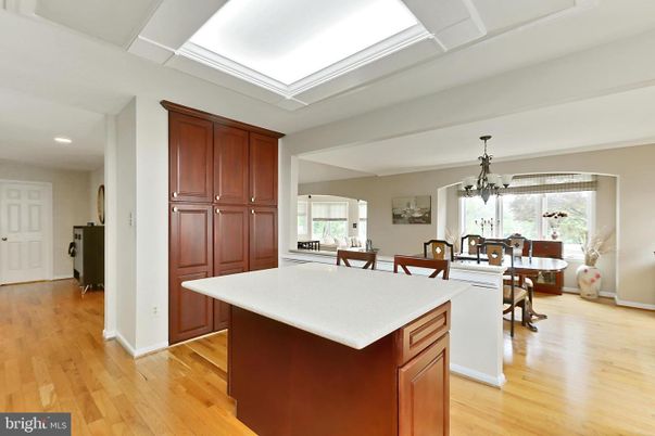 Dining room, Interior, Kitchen, Pendant Lights, Recessed Lighting, Wood Texture Flooring