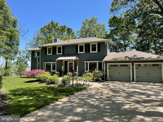 Attached, Exterior, Facade, Raised Ranch