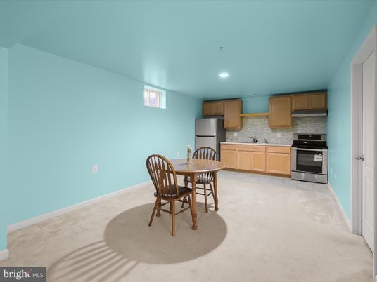 Dining room, Interior, Kitchen, Recessed Lighting, Stainless Steel Appliances