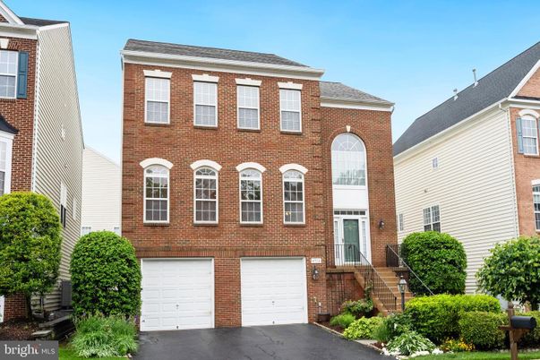 Attached, Exterior, Facade, Brick Facade, Georgian