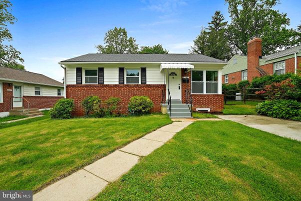 Exterior, Facade, Brick Facade, Split Level