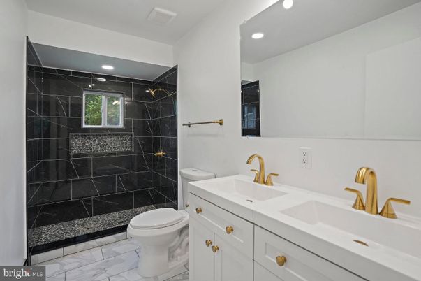 Bathroom, Interior, Marble, Marble Walls, Recessed Lighting