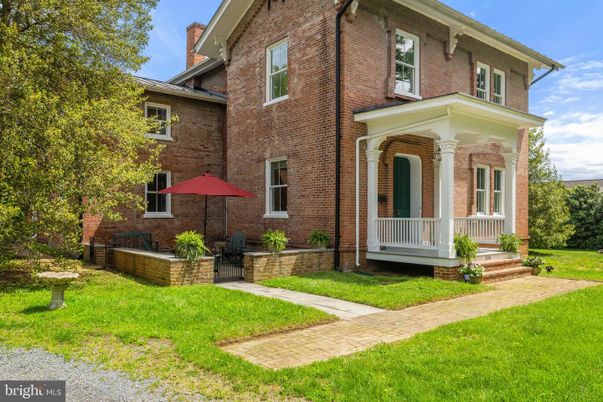 Exterior, Facade, Brick Facade, American Foursquare