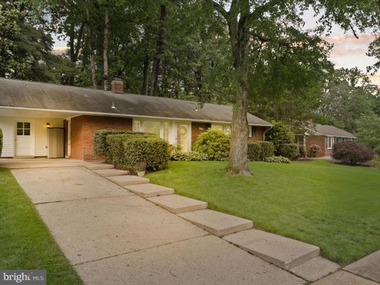 Backyard, Exterior, Facade, Brick Facade, Ranch