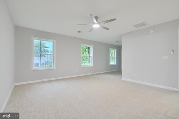 Empty room, Interior