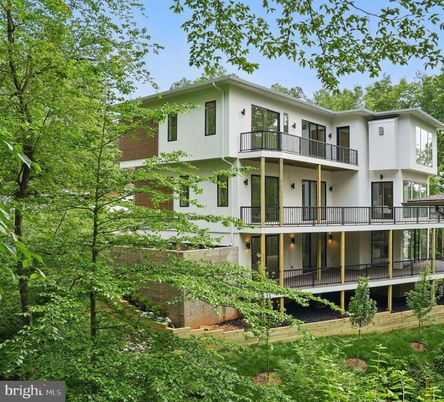 Backyard, Exterior, Facade, Rowhouse