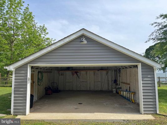 Detached Garage, Exterior