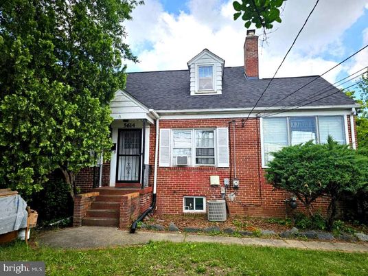 Exterior, Facade, Brick Facade, Cape Cod