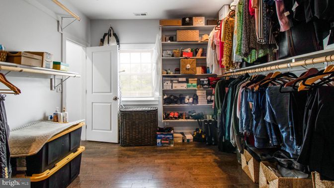 Interior, Walk-in Closets, Wood Texture Flooring