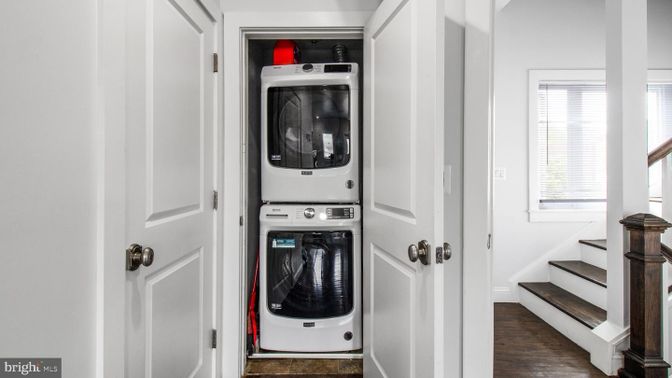 Interior, Utility Closets, Washer, Wood Texture Flooring