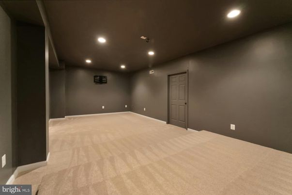 Empty room, Interior, Recessed Lighting